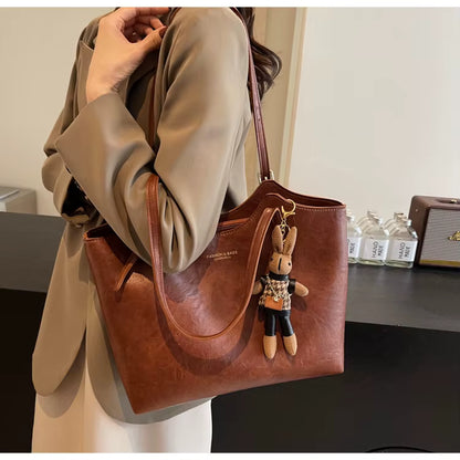 Minimalist Tote with Pendant | Rouen