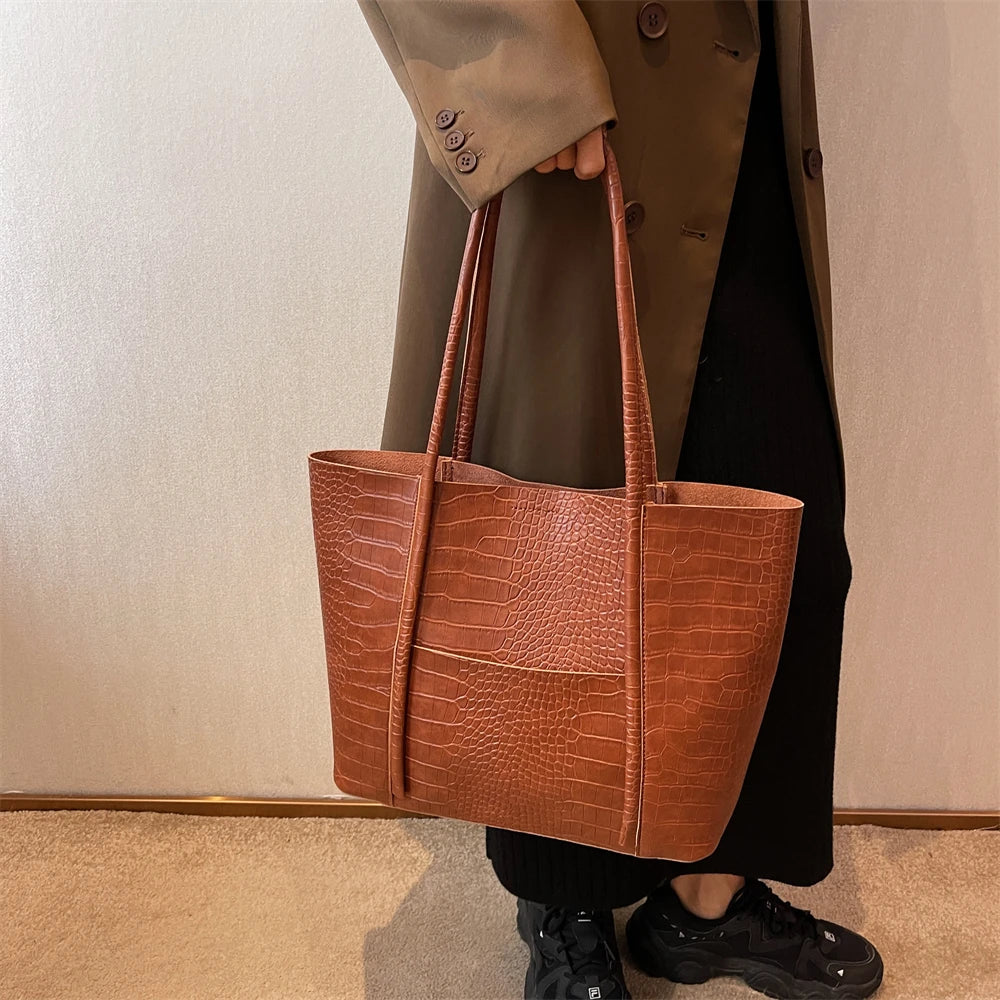 Croc-Embossed Tote & pouch| Ostend