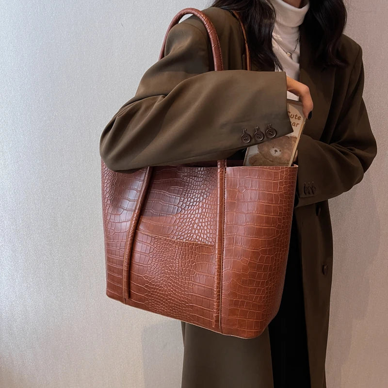 Croc-Embossed Tote & pouch| Ostend