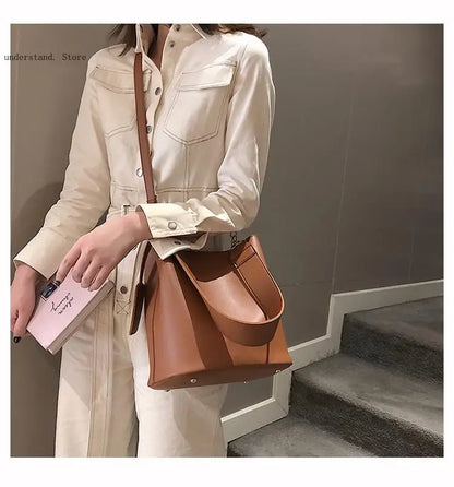 Minimalist Bucket Bag |  Kiel