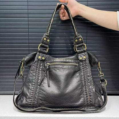 black handbag for school with an exterior zipper pocket | BOLOGNA