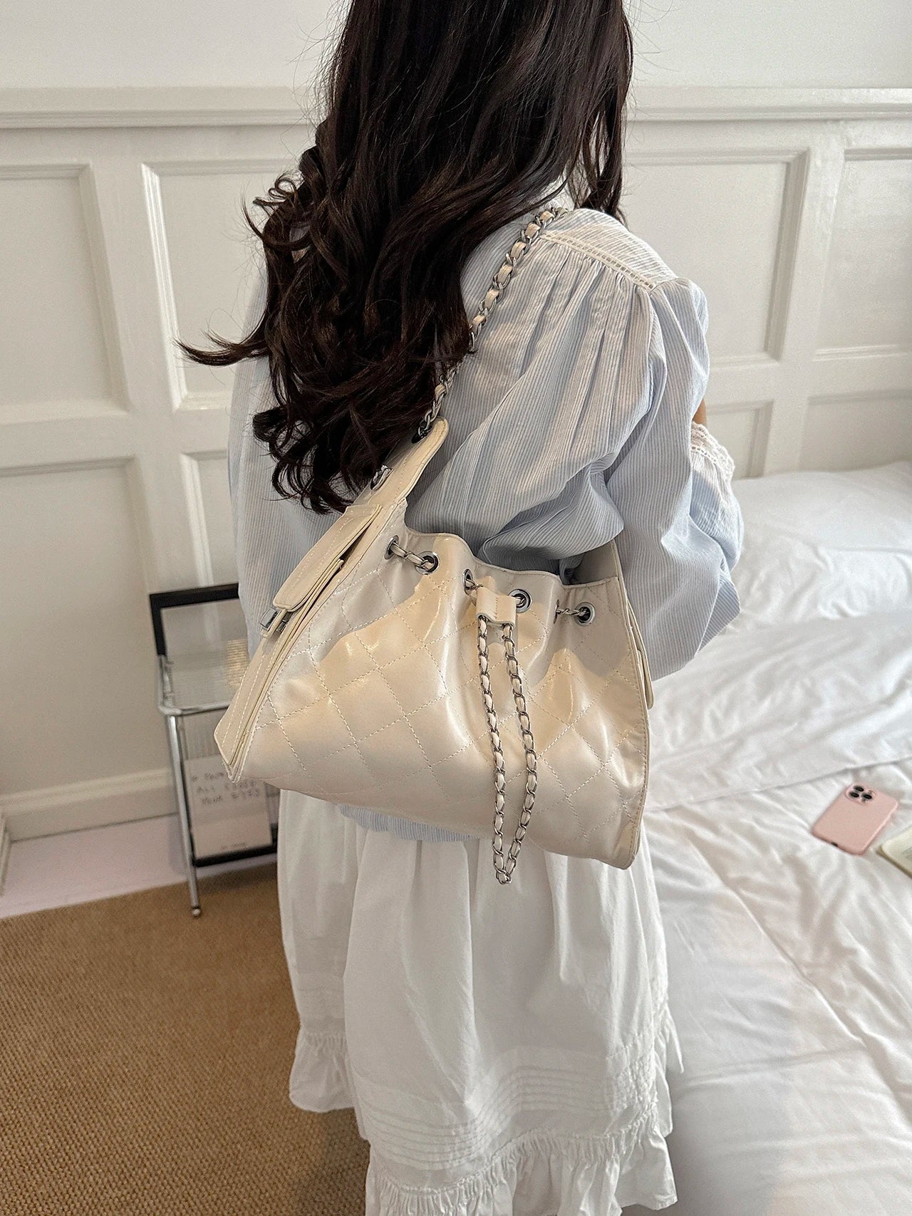 Quilted Chain Bucket Bag |  Konstanz