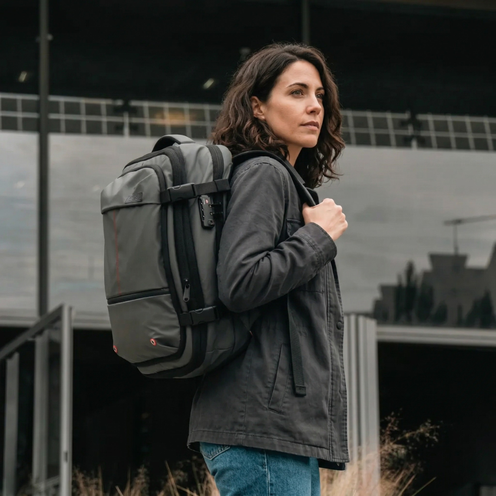 The Sunday - vacuum compression backpack  60L