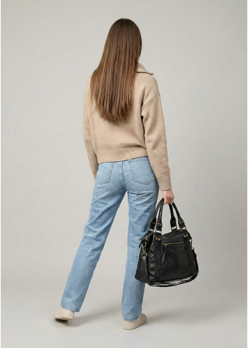 black handbag for school with an exterior zipper pocket | BOLOGNA