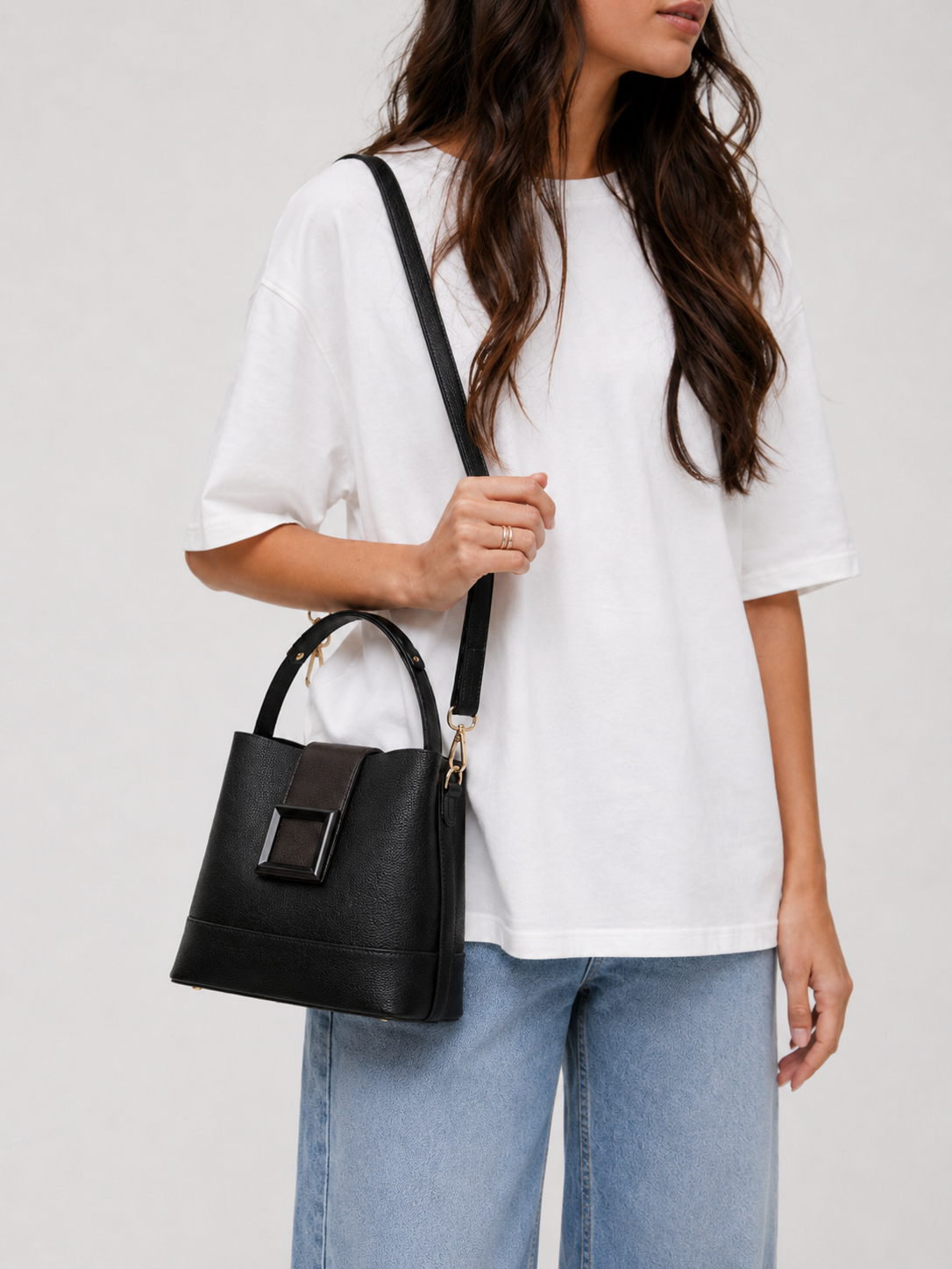 Contrast Buckle Bucket Bag | Bregenz