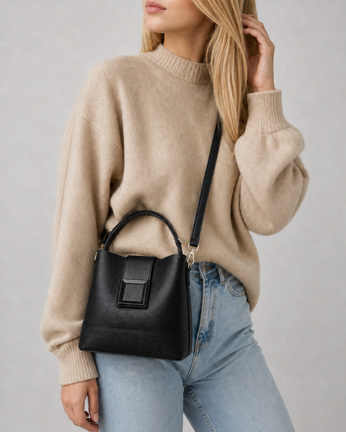 Contrast Buckle Bucket Bag | Bregenz