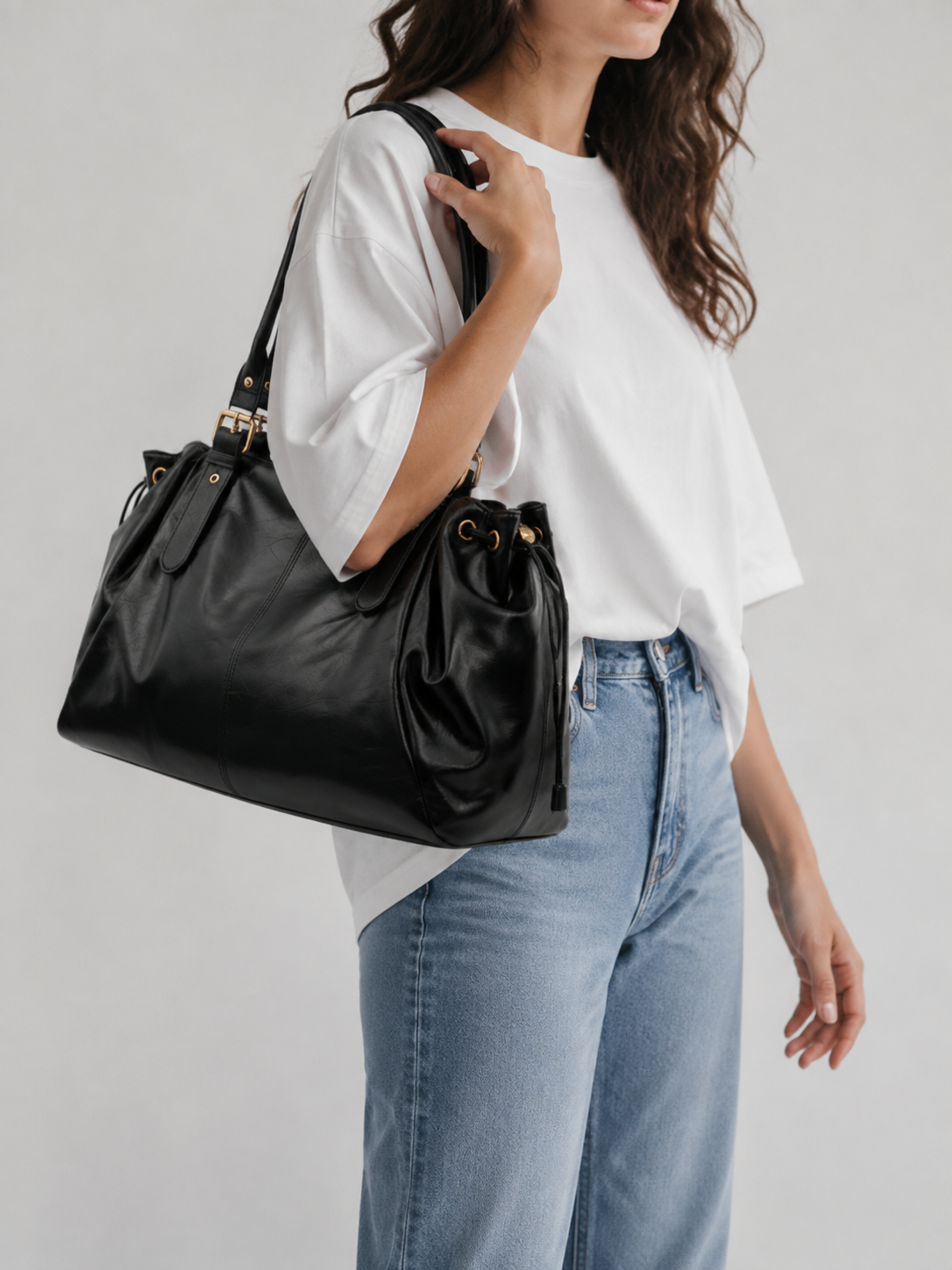 Glossy Leather Shoulder Bag | Bonn