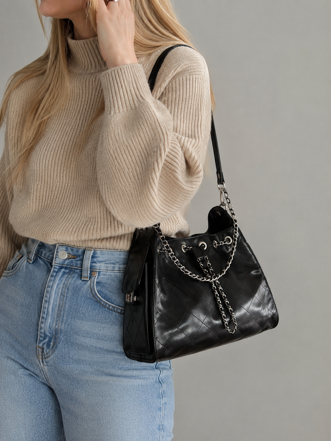 Quilted Chain Bucket Bag |  Konstanz