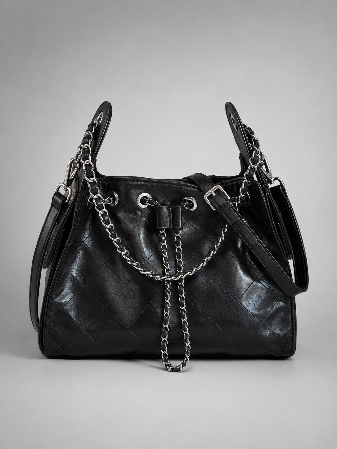 Quilted Chain Bucket Bag |  Konstanz